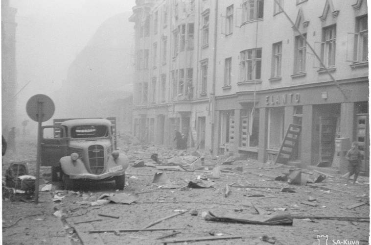 Itsenäistyytemme tarina, Helsingin pommitukset